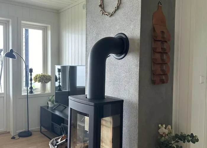 Apartment With Beautiful Panoramic View Skulestadmo